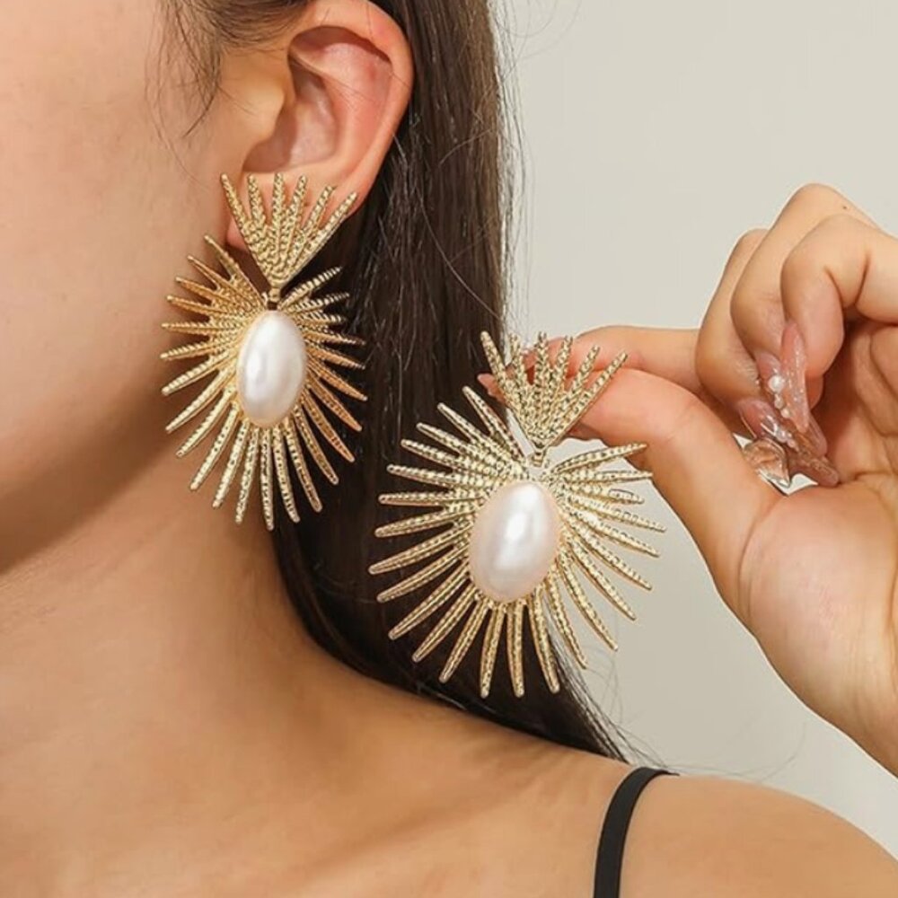 "Queen's Gold Heart" Earrings